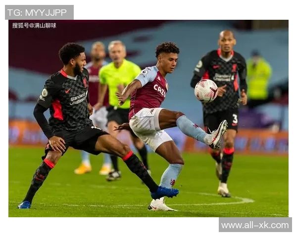 前狼队与伯恩茅斯主帅加里奥尼尔或将接手斯特拉斯堡帅位