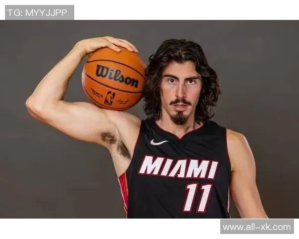 哈克斯盛赞约维奇潜力无限称其为球队带来全新战术活力